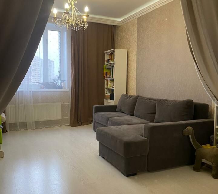 Продаётся 1-комнатная квартира, 54 м²
