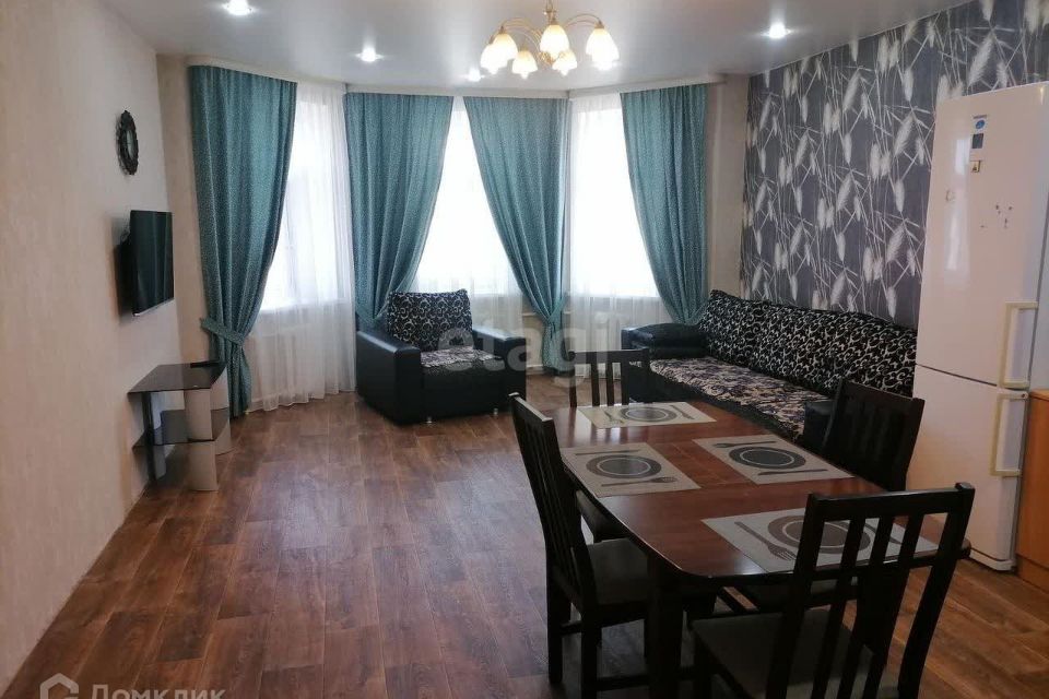 Продаётся 2-комнатная квартира, 100 м²