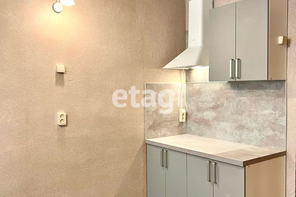 Продаётся комната в 10-комн. квартире, 17.4 м²