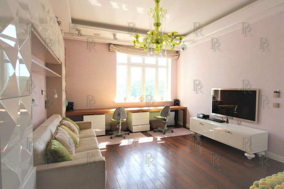 Продаётся 6-комнатная квартира, 240 м²