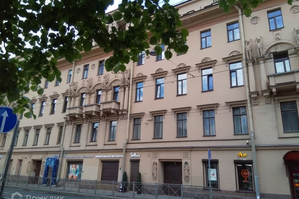 Продаётся 3-комнатная квартира, 109.4 м²