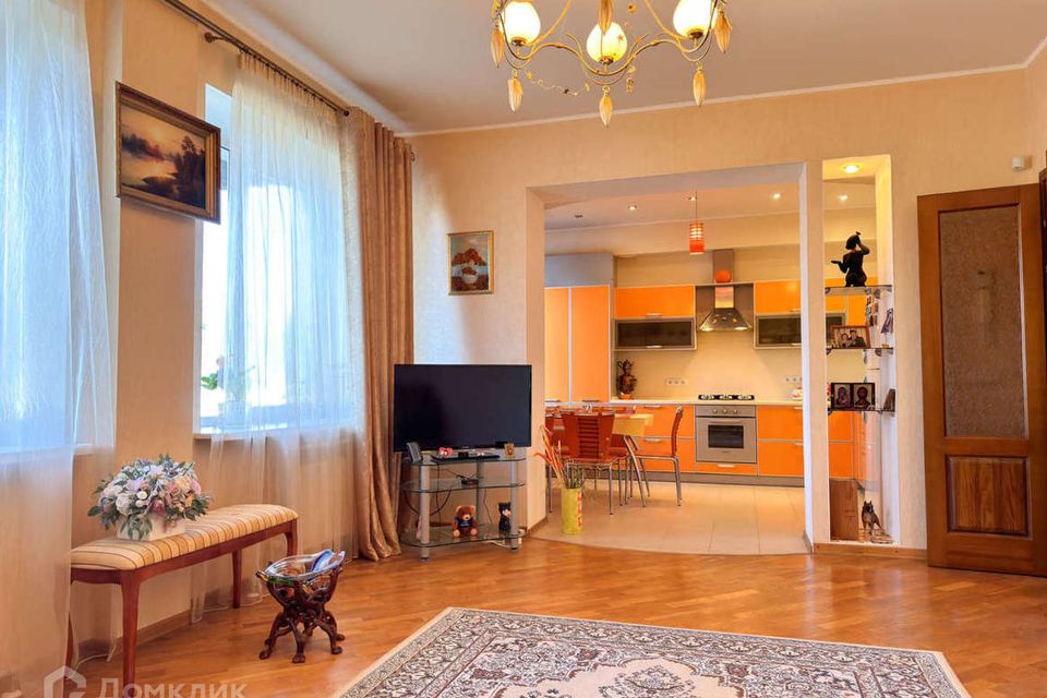 Продаётся 2-комнатная квартира, 151.7 м²