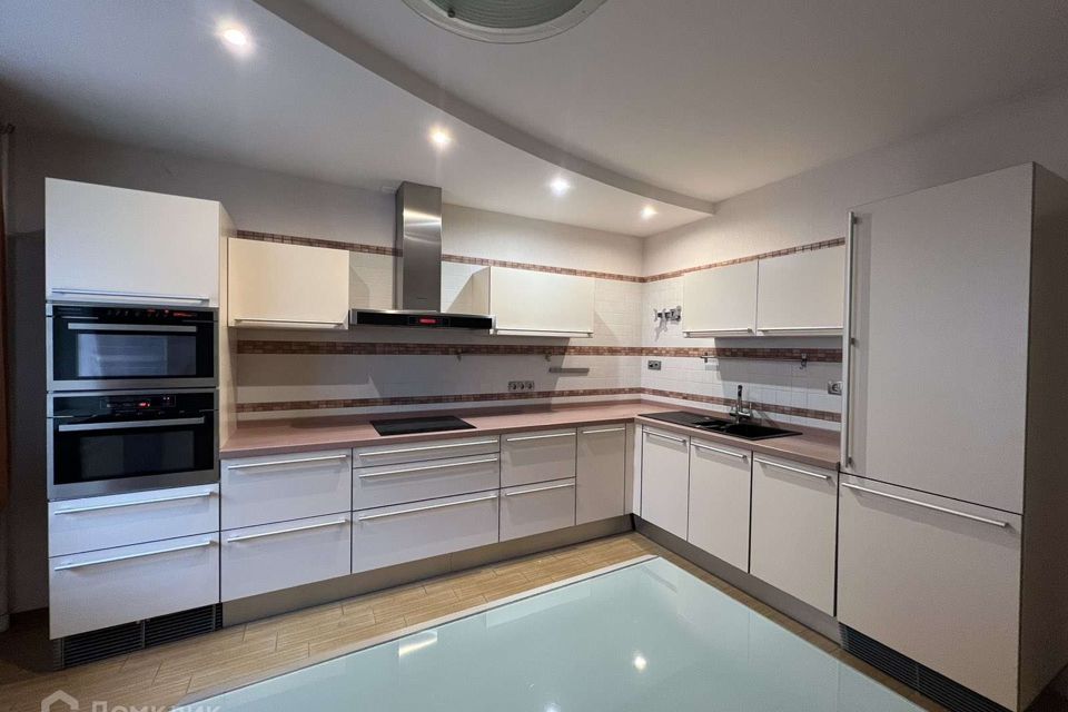 Сдаётся 3-комнатная квартира, 104.6 м²