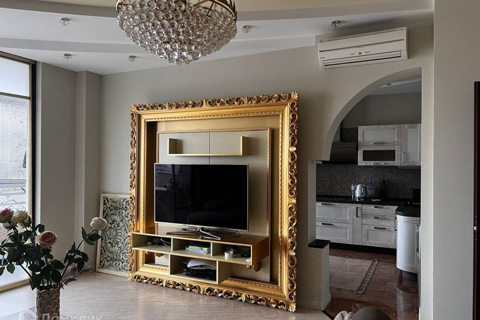 Продаётся 4-комнатная квартира, 140 м²
