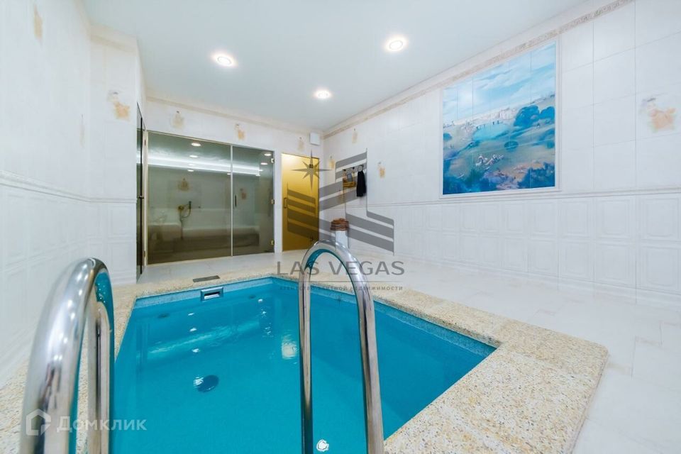 Сдаётся 6-комнатная квартира, 270 м²