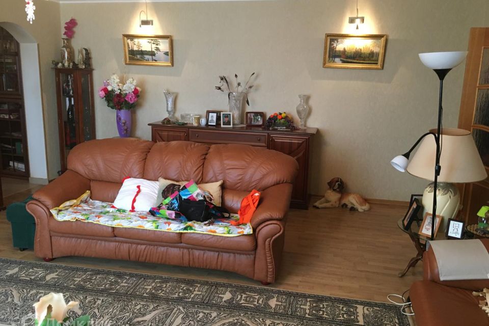 Продаётся 3-комнатная квартира, 106.5 м²