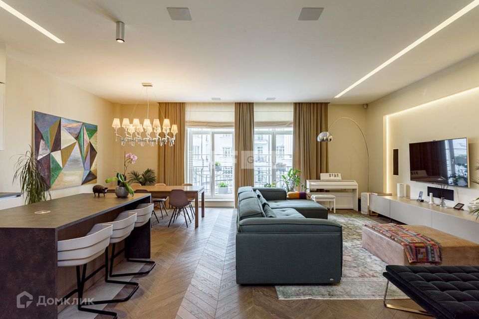 Продаётся 4-комнатная квартира, 174.2 м²