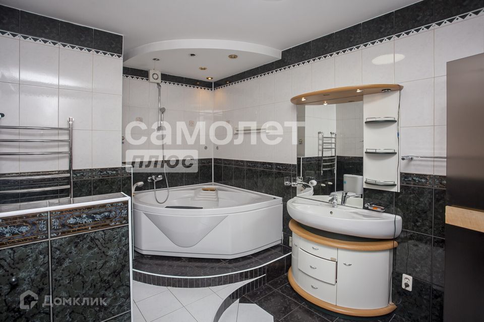 Продаётся 3-комнатная квартира, 120.8 м²