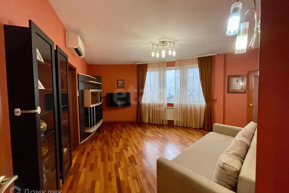 Продаётся 4-комнатная квартира, 103.8 м²
