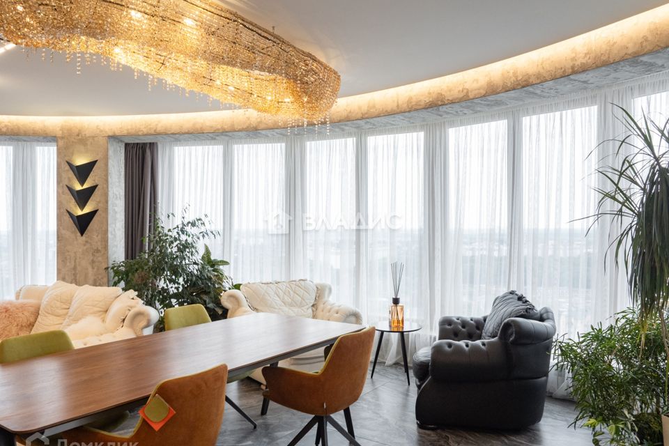 Продаётся 3-комнатная квартира, 138.1 м²
