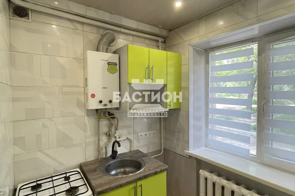 Продаётся 3-комнатная квартира, 48.4 м²