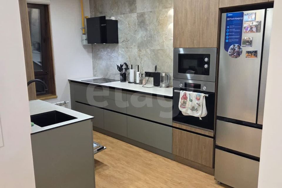 Продаётся 4-комнатная квартира, 152 м²