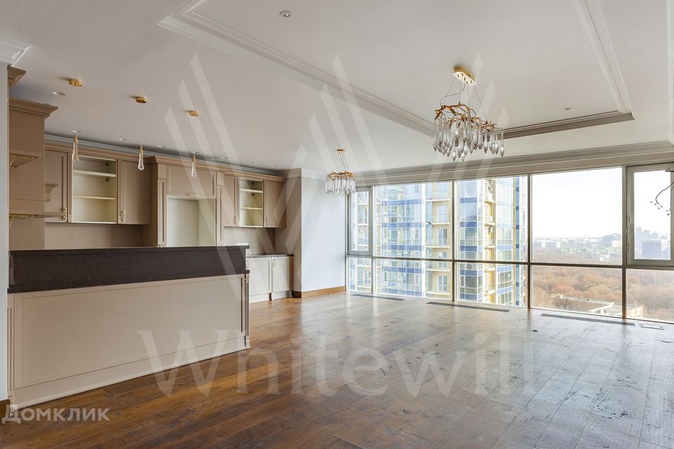 Продаётся 4-комнатная квартира, 165.5 м²