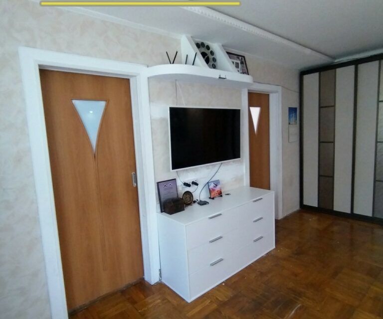 Продаётся 4-комнатная квартира, 59.6 м²