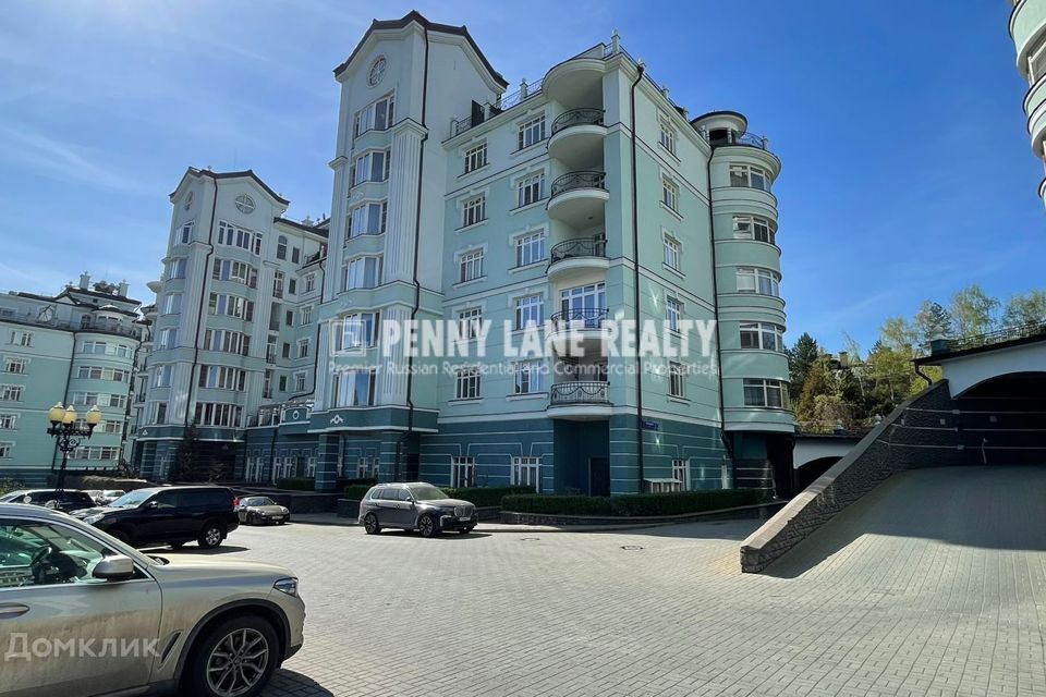 Продаётся 3-комнатная квартира, 145 м²