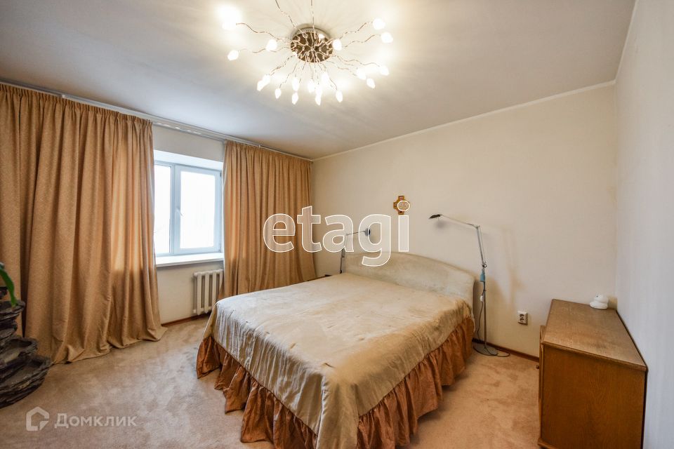 Сдаётся 4-комнатная квартира, 140 м²