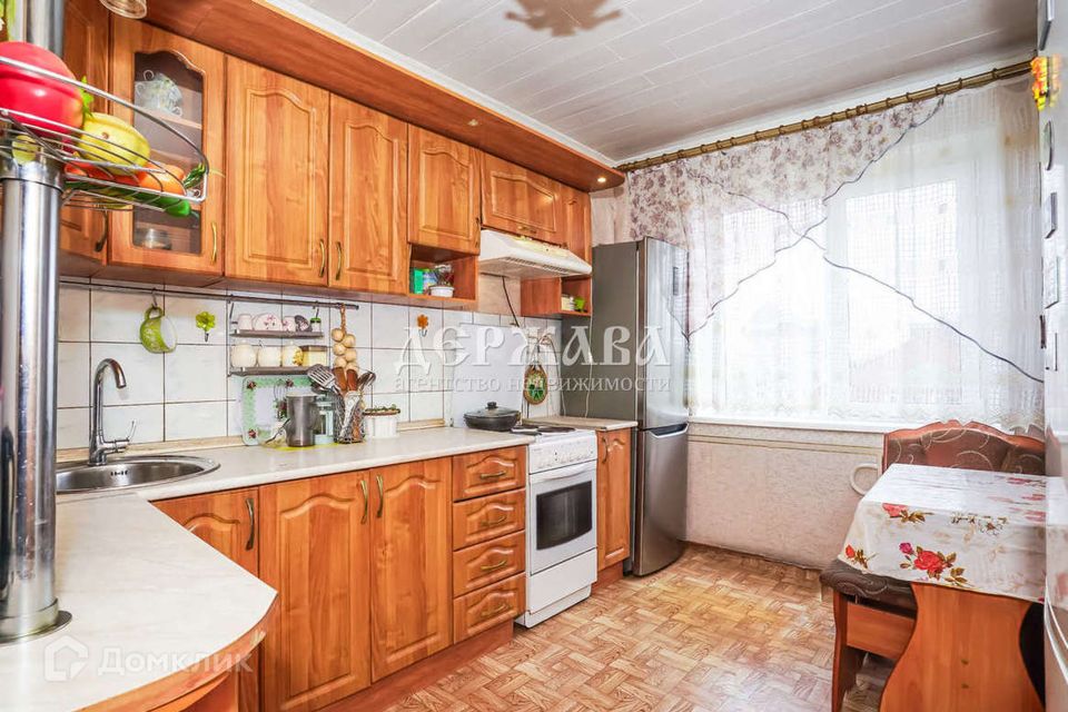 Продаётся 4-комнатная квартира, 81.4 м²