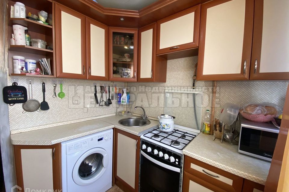 Продаётся 3-комнатная квартира, 48.5 м²