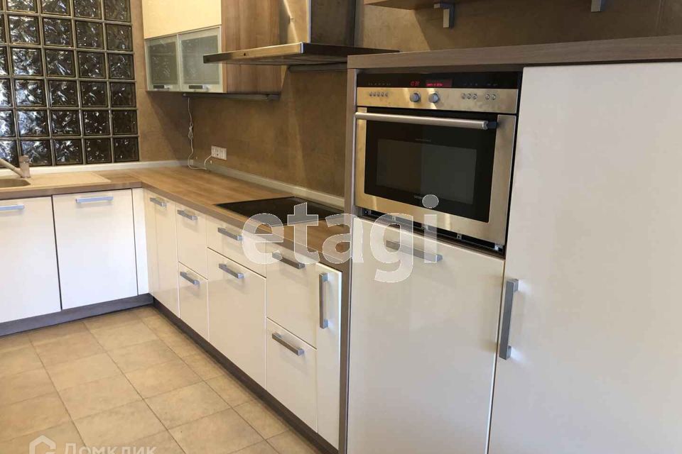 Сдаётся 2-комнатная квартира, 89 м²