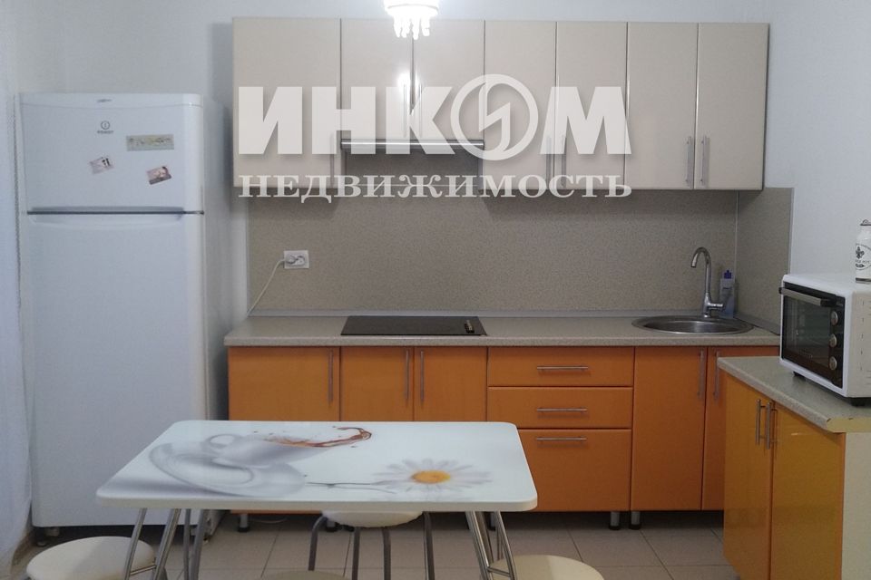 Сдаётся 2-комнатная квартира, 72 м²