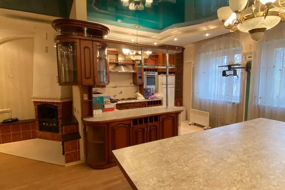 Продаётся 4-этажный дом, 640 м²