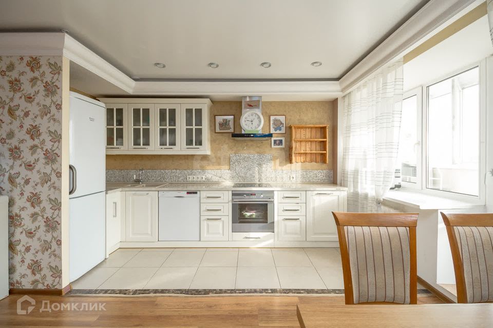 Продаётся 3-комнатная квартира, 126.6 м²