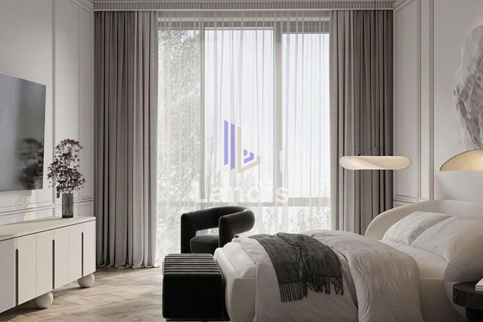 Продаётся 5-комнатная квартира, 208 м²
