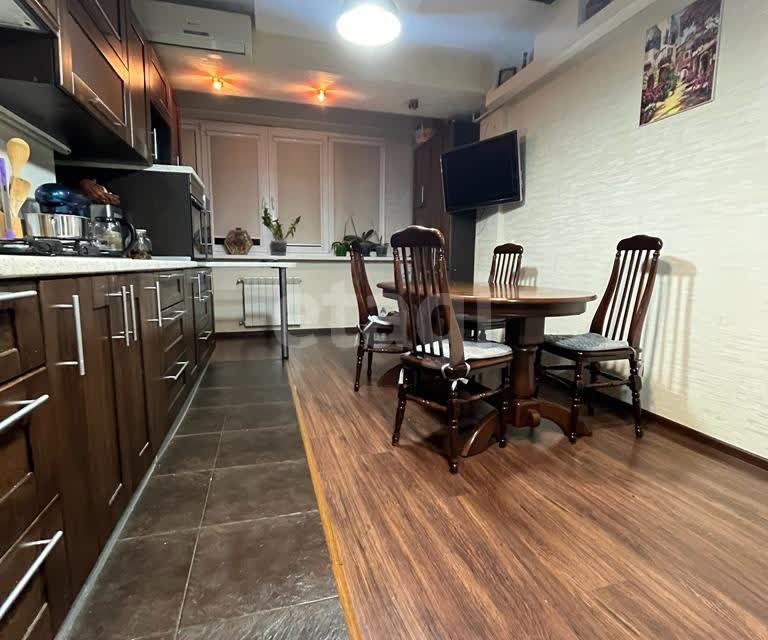 Продаётся 3-комнатная квартира, 103 м²
