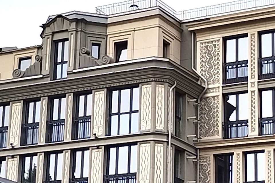 Продаётся 4-комнатная квартира, 213.2 м²