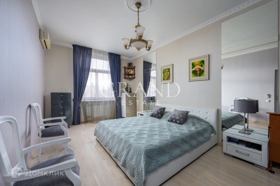 Продаётся 4-комнатная квартира, 100 м²