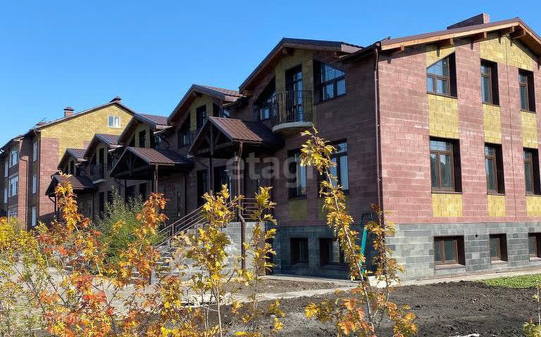 Продаётся 3-комнатная квартира, 102 м²