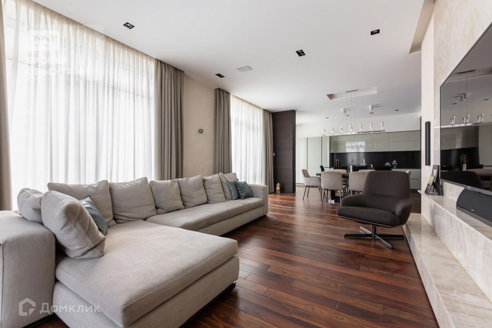 Продаётся 3-комнатная квартира, 151.5 м²