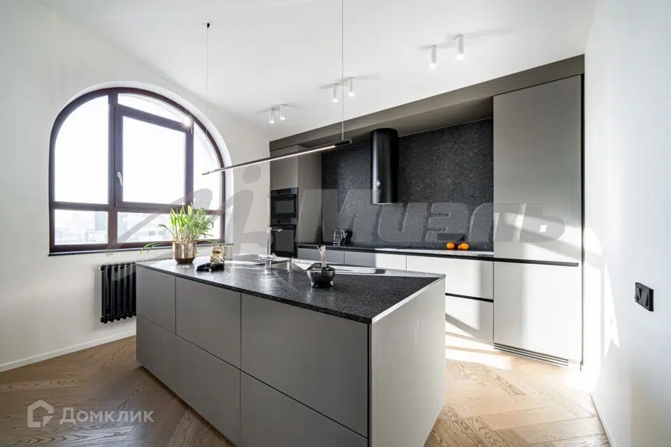 Продаётся 3-комнатная квартира, 133.7 м²