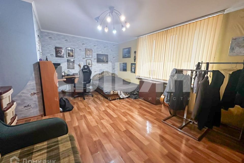Продаётся 4-комнатная квартира, 418 м²
