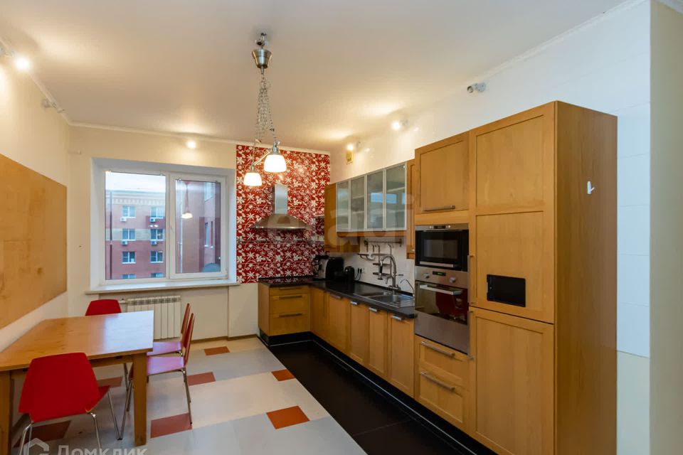 Продаётся 2-комнатная квартира, 120.3 м²