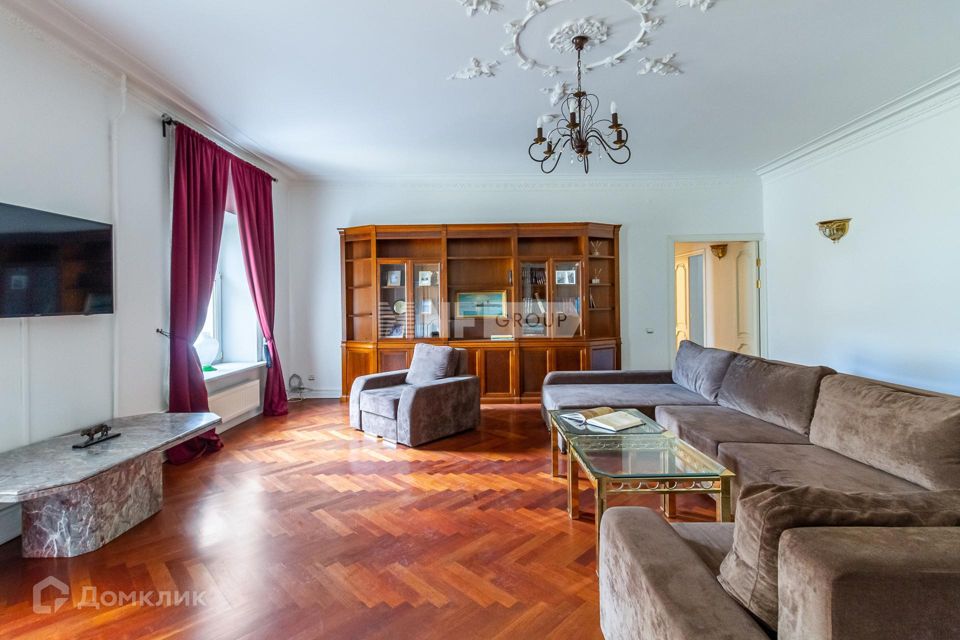 Продаётся 6-комнатная квартира, 237.9 м²