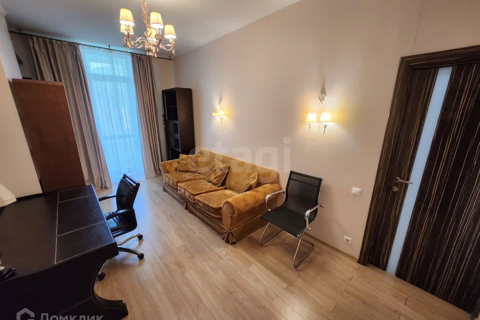Сдаётся 4-комнатная квартира, 170 м²