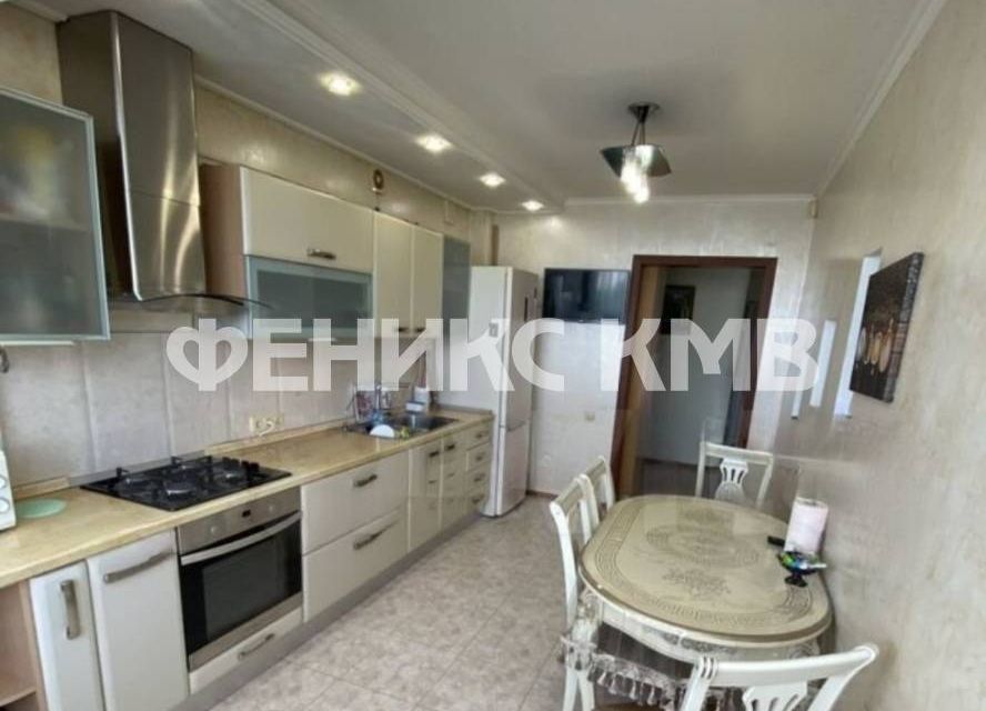 Продаётся 3-комнатная квартира, 100 м²