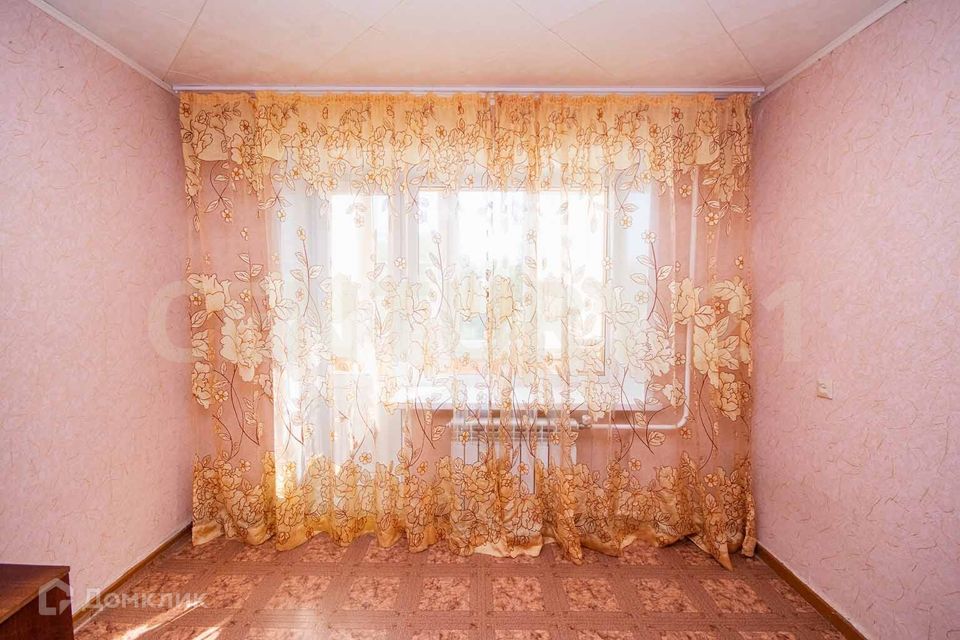Продаётся 4-комнатная квартира, 59.6 м²