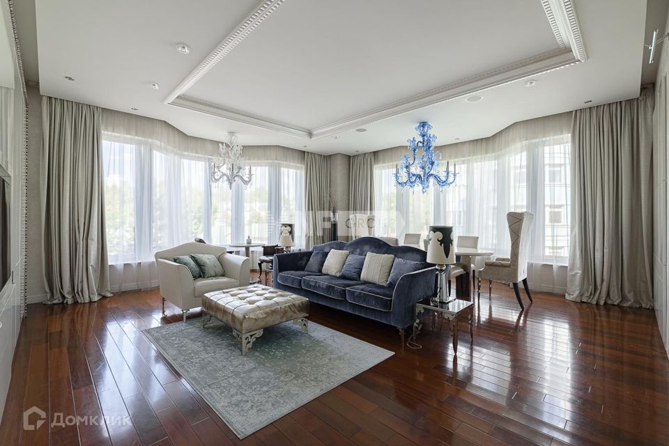 Продаётся 5-комнатная квартира, 240 м²