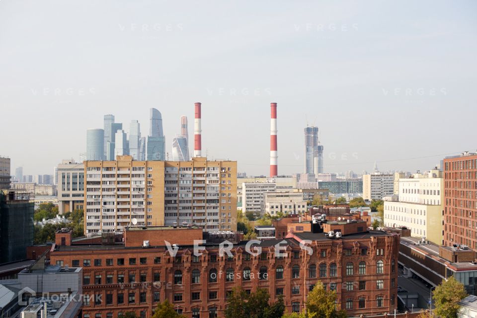 Продаётся 4-комнатная квартира, 243 м²