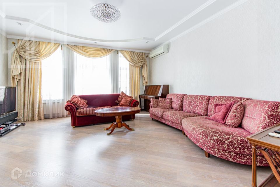 Сдаётся 4-комнатная квартира, 148 м²