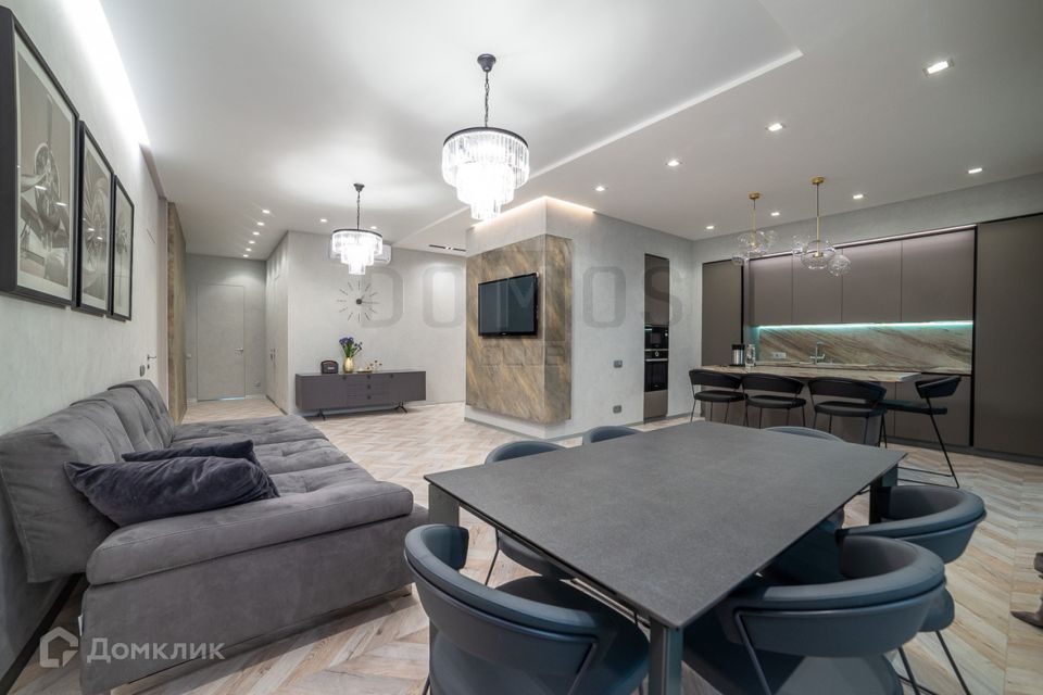 Продаётся 4-комнатная квартира, 140 м²