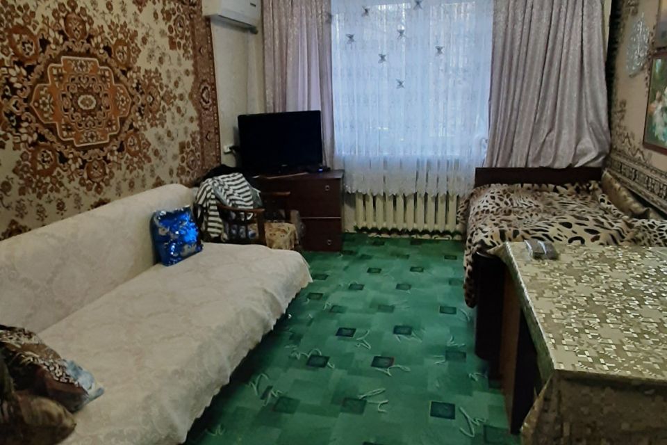 Продаётся 2 комнаты в 16-комн. квартире, 30 м²