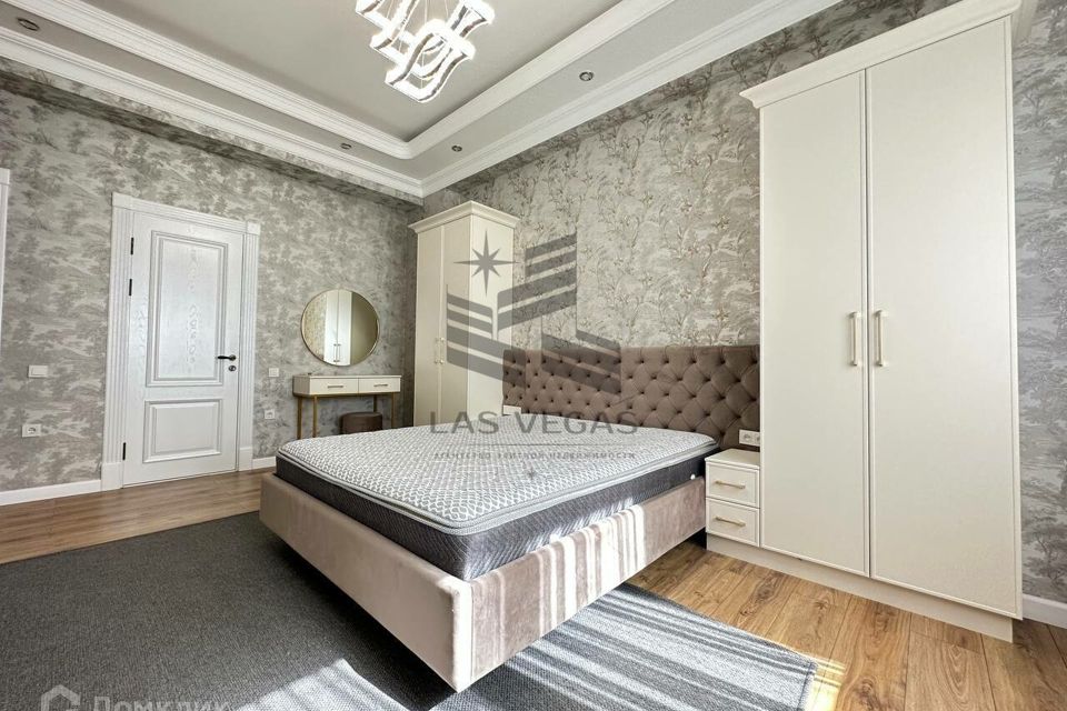 Сдаётся 3-комнатная квартира, 137 м²