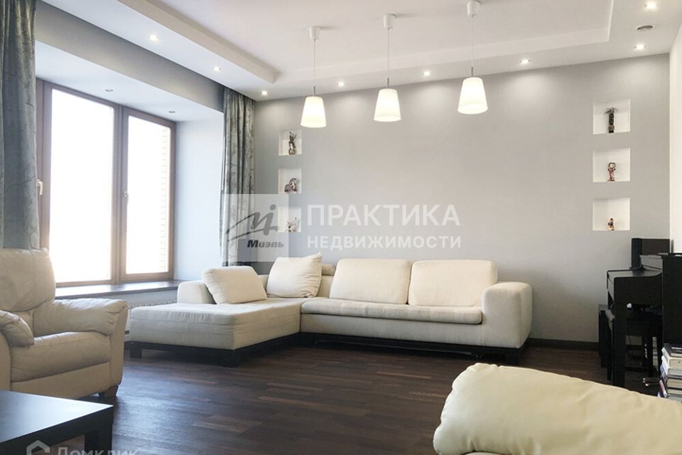 Сдаётся 4-комнатная квартира, 140 м²