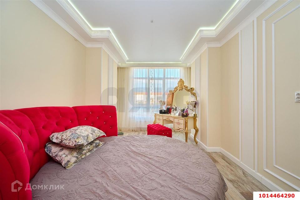 Продаётся 4-комнатная квартира, 110 м²