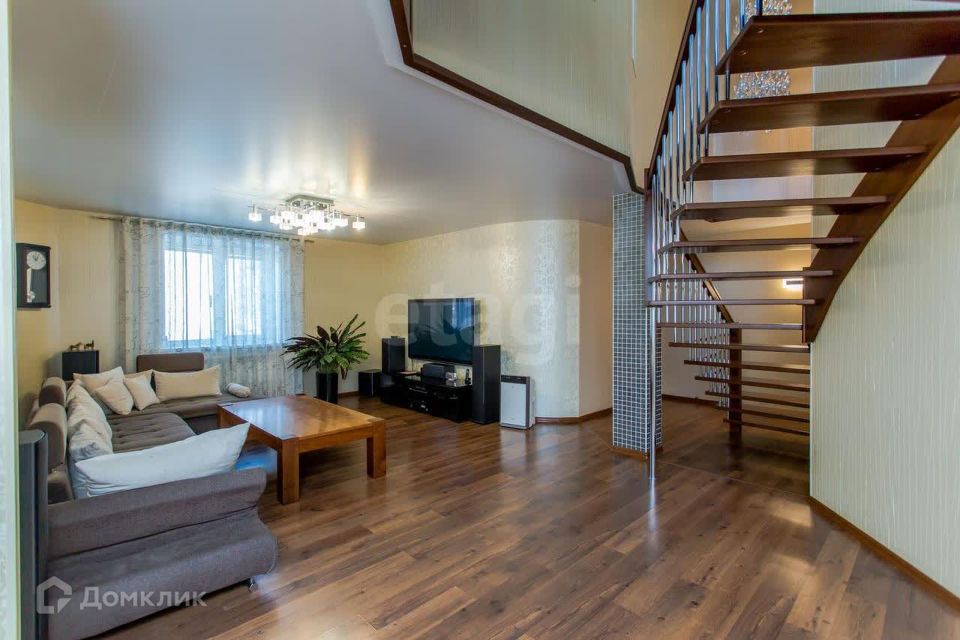 Продаётся 4-комнатная квартира, 217 м²