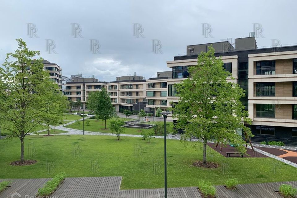 Продаётся 4-комнатная квартира, 210 м²