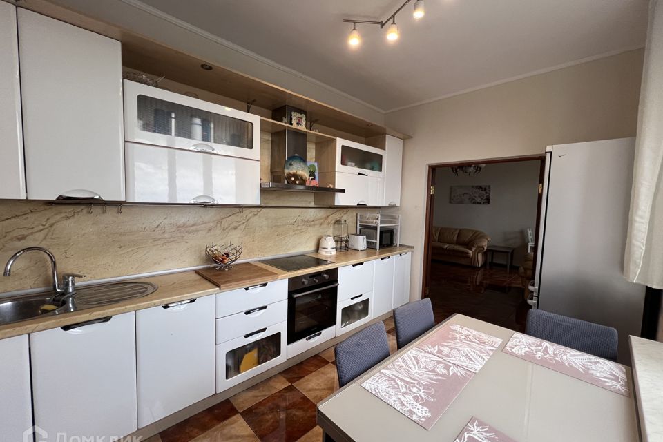 Продаётся 4-комнатная квартира, 136 м²
